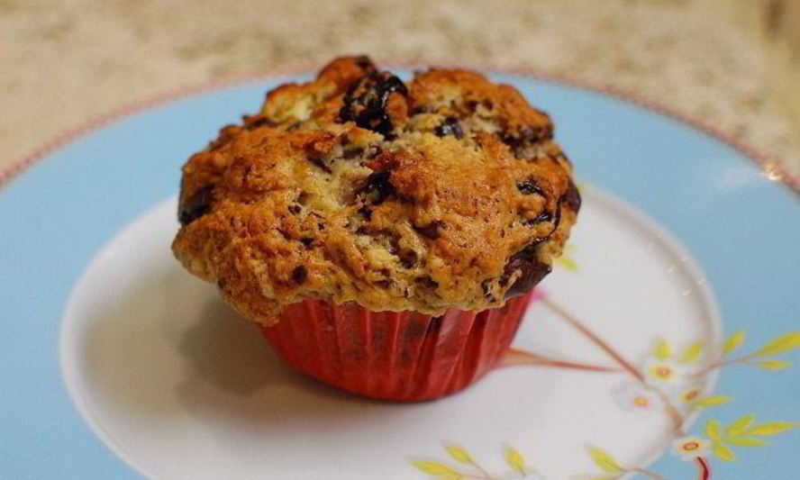 Рецепт маффинов с шоколадом и вяленой вишней