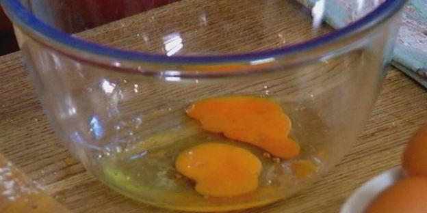 маффины с шоколадом и вяленой вишней