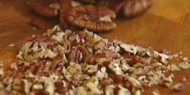 маффины с цукини, морковью и орехами пекан