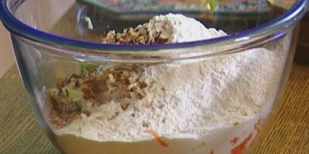 маффины с цукини, морковью и орехами пекан