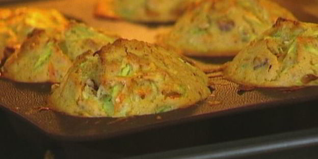 маффины с цукини, морковью и орехами пекан
