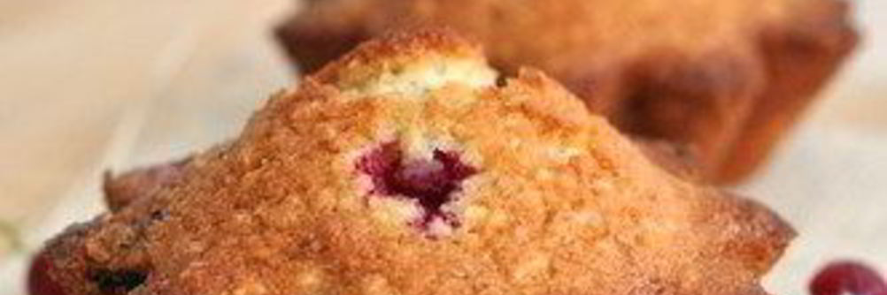 Постные овсяные маффины с красной смородиной