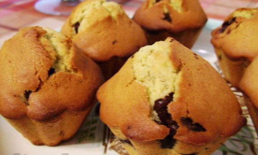 Рецепт рассыпчатых маффинов с шоколадными кусочками