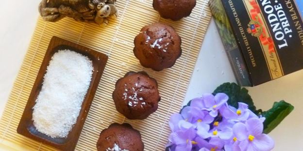 шоколадные маффины с кокосом