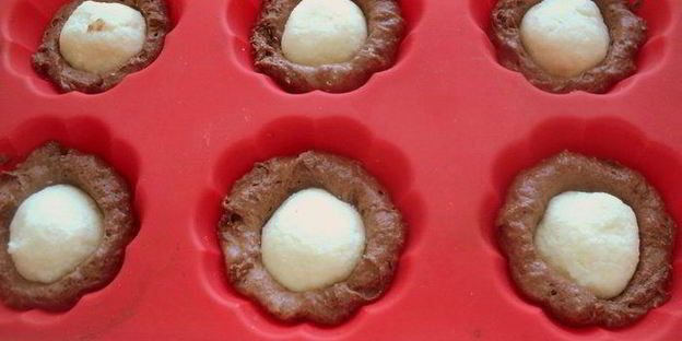 шоколадные маффины с сюрпризом