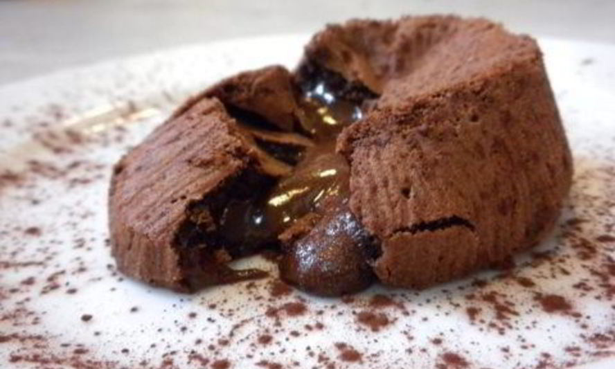 Рецепт шоколадных маффинов с жидкой начинкой