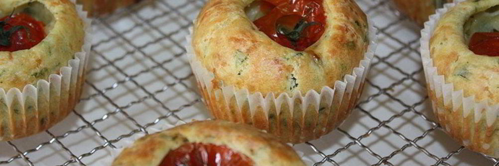 Сырные маффины с помидоркой черри