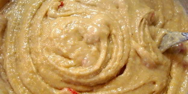 творожно-кукурузные маффины с бананами и клубникой