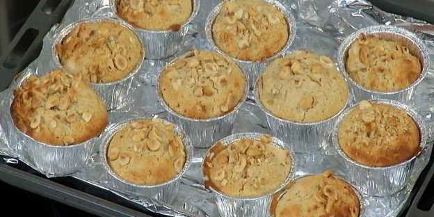 яблочные маффины на кефире с орехами и отрубями