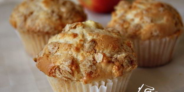 яблочные маффины с овсяной посыпкой