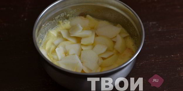 манник с яблоками