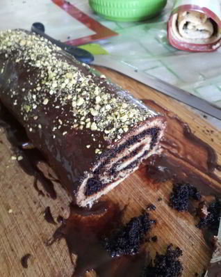 Медово-маковый рулет