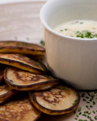 Гречневые оладьи с грибным соусом