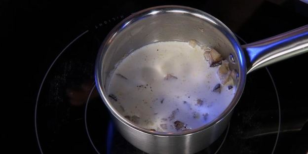 гречневые оладьи с грибным соусом