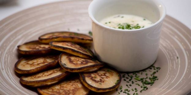 гречневые оладьи с грибным соусом