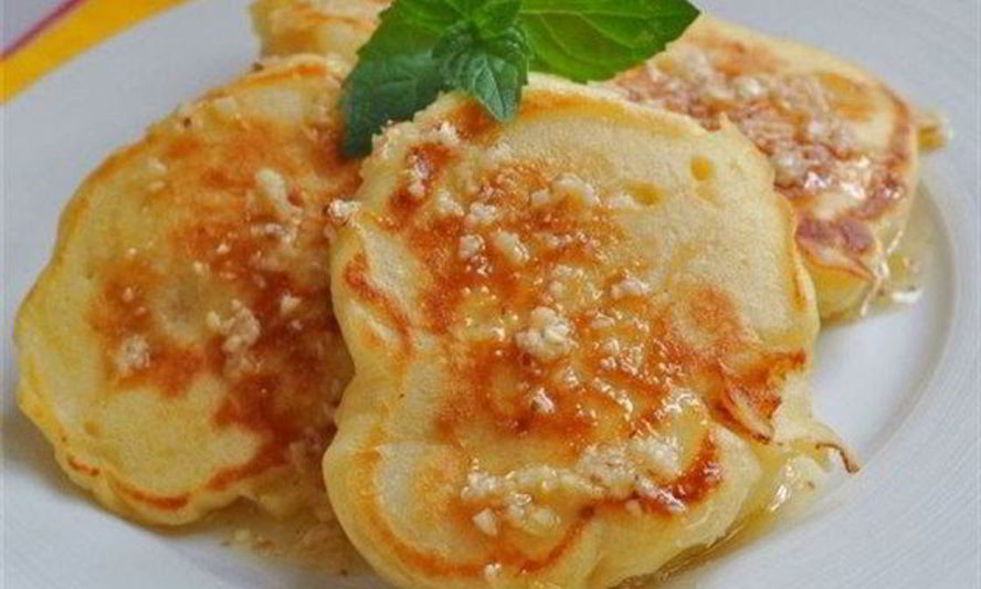 Рецепт кефирных оладий с яблоками