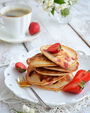 Клубничные оладьи с рикоттой