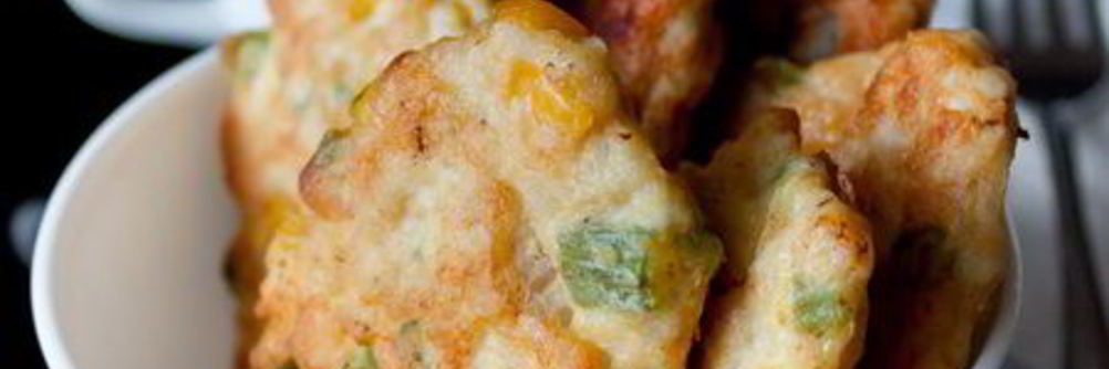 Куриные оладьи с кукурузой и фасолью