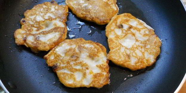 нежные творожные оладьи с мюсли и курагой