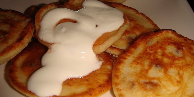 оладушки творожные с изюмом