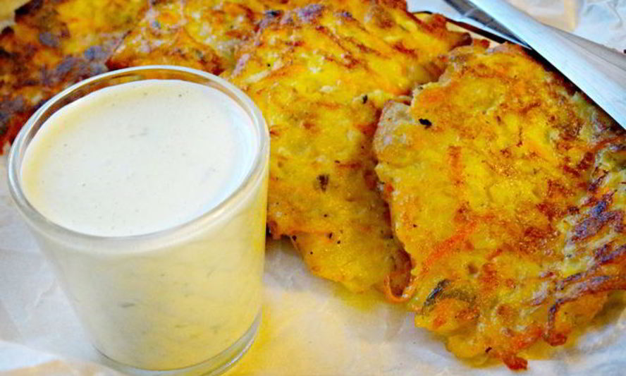 Рецепт оладий из пекинской капусты с огуречным соусом