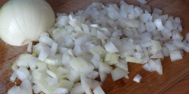 оладьи из пекинской капусты с огуречным соусом