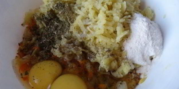 оладьи из пекинской капусты с огуречным соусом