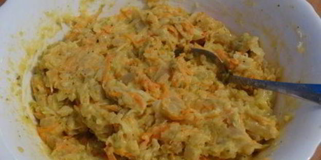 оладьи из пекинской капусты с огуречным соусом