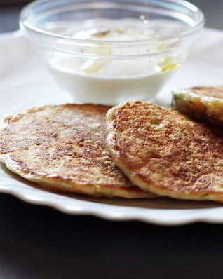 Оладьи с киноа и овощами