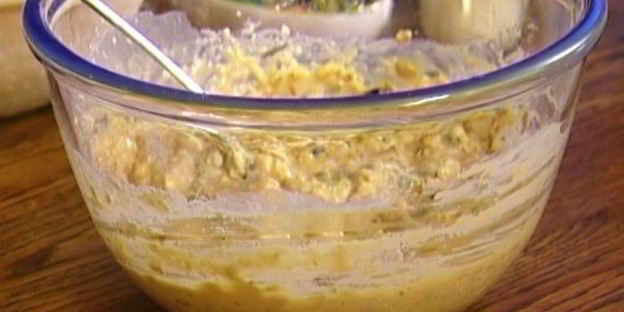 оладьи с яблоками, финиками и фисташками