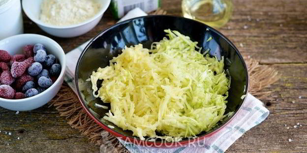 оладьи с яблоком и кабачком