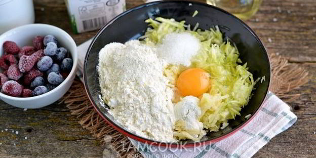 оладьи с яблоком и кабачком