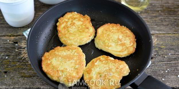 оладьи с яблоком и кабачком