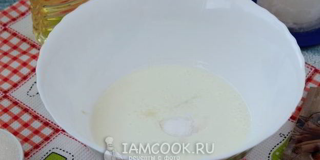 пышные оладьи на кефире без дрожжей