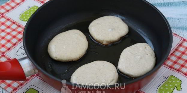 пышные оладьи на кефире без дрожжей