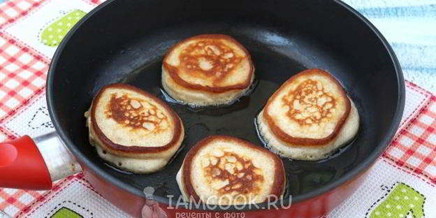 пышные оладьи на кефире без дрожжей