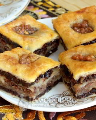 Пахлава из слоеного теста