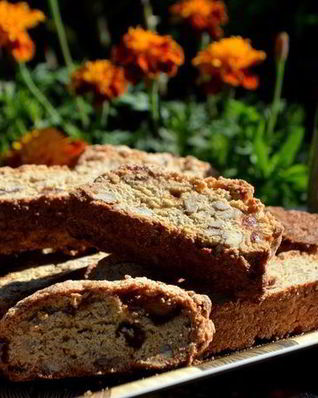 Бискотти с финиками и орехами