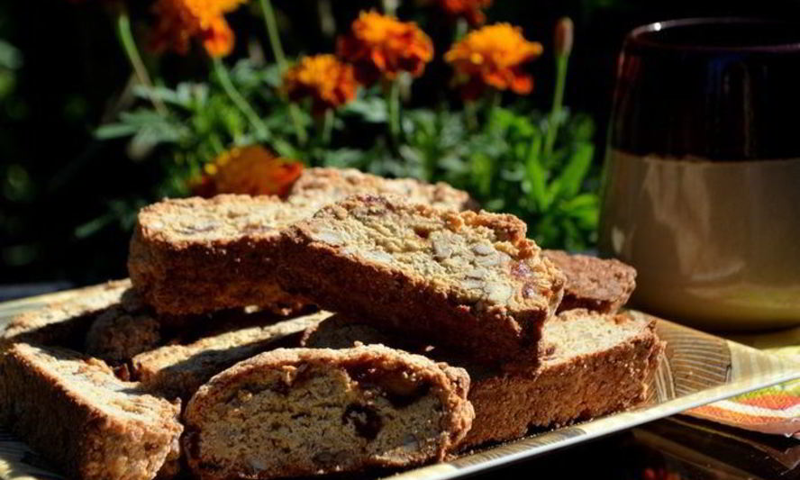 Рецепт бискотти с финиками и орехами