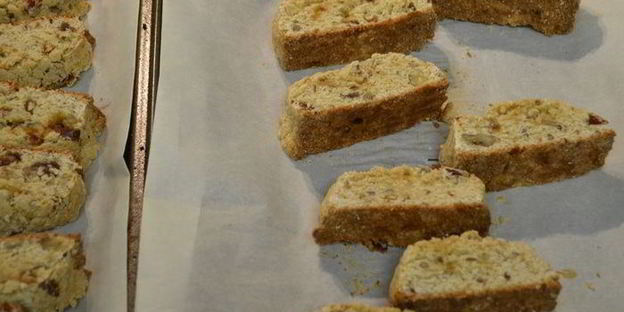 бискотти с финиками и орехами