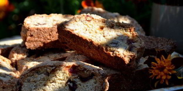 бискотти с финиками и орехами