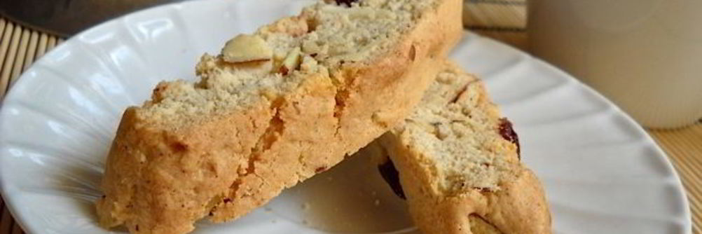 Бискотти с миндалем и клюквой