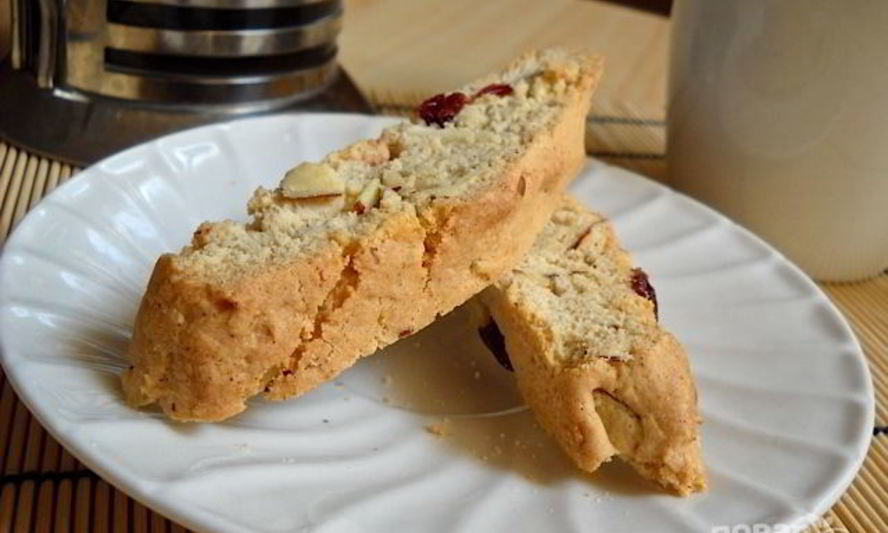 Рецепт бискотти с миндалем и клюквой