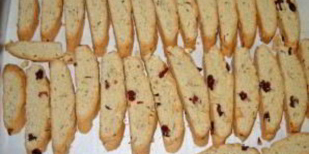 бискотти с миндалем и клюквой