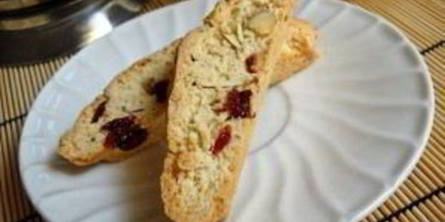бискотти с миндалем и клюквой