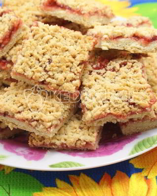 Быстрое печенье с малиновым джемом