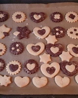 Двухцветное новогоднее печенье