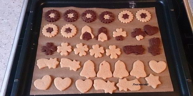 двухцветное новогоднее печенье