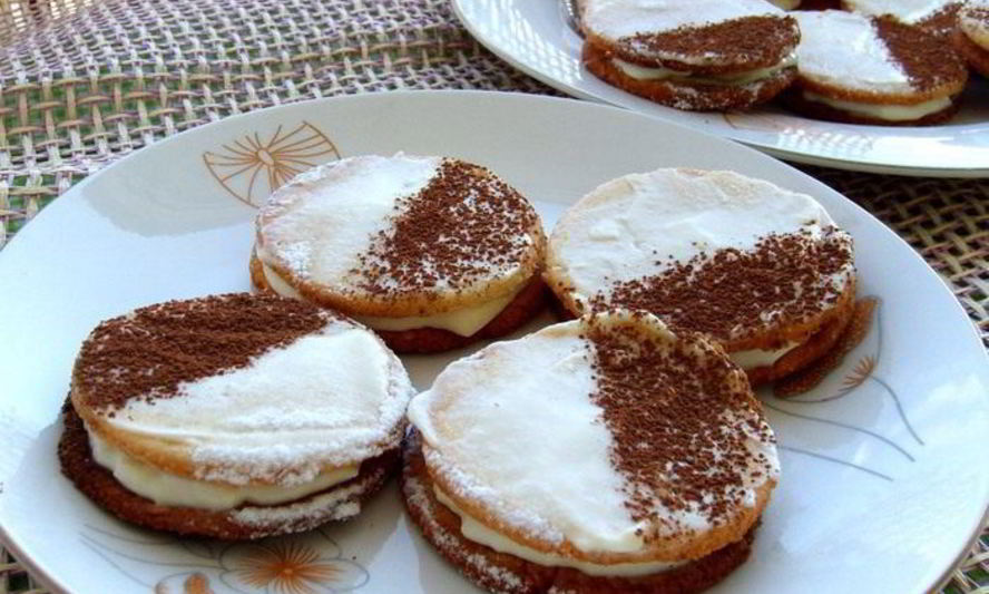 Рецепт миндального печенья день-ночь