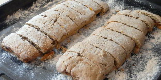 печенье из цельнозерновой муки с начинкой из сухофруктов